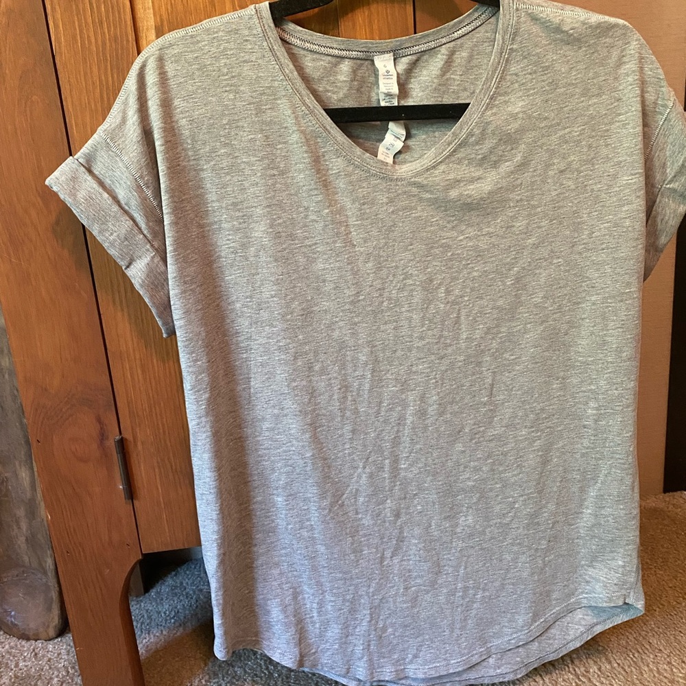 Lululemon tee - Picture 2 of 3